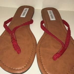 Steven madden flat flip flops